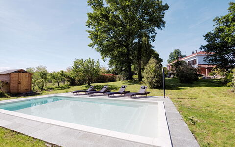 San Giacomo: Propriété, Piscine, Maison, Domicile, Immobilier, Zone Résidentielle, Arrière-Cour, Herbe, Bâtiment, Architecture