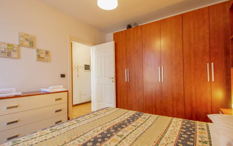 La Rondine (Luu280): Propriété, Bois, Design Intérieur, Orange, Bâtiment, Sol, Sol, Cabinetry, Porte