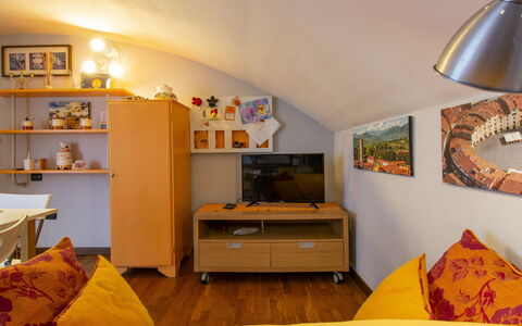 La Rondine (Luu280): Propriété, Meubles, Cadre, Cabinetry, Confort, Orange, Bois, Design Intérieur, Électroménager, Éclairage