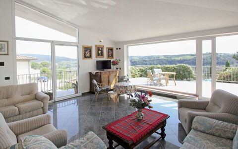 La Rosa: Propriété, Pièce, Salon, Meubles, Bâtiment, Design Intérieur, Maison, Immobilier, Domicile, Table