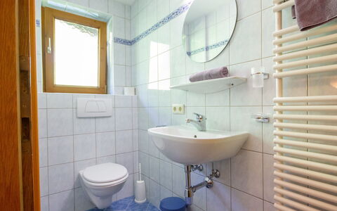 Fügen 450: Salle De Bains, Pièce, Propriété, Violet, Tuile, Design Intérieur, Luminaire Plomberie, Architecture, Robinet, Mur