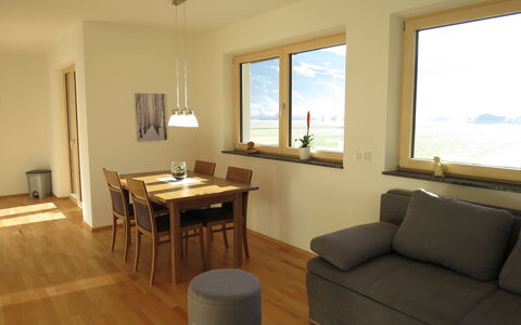 Zillertalblick: Table, Meubles, Propriété, Bâtiment, Fenêtre, Canapé, Cadre, Bois, Éclairage, Design Intérieur