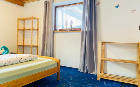 Gerlosblick: Meubles, Bleu Azur, Bleu, Bois, Textile, Bâtiment, Design Intérieur, Ombre, Confort, Sol