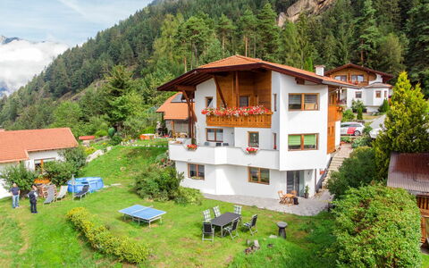 Ötz 150: Plante, Propriété, Ciel, Montagne, Bâtiment, Paysage Naturel, Arbre, Fenêtre, Maison, Lot Terre