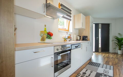 Ötz 150: Propriété, Pièce, Meubles, Cuisine, Design Intérieur, Cabinetry, Bâtiment, Comptoir, Maison, Sol