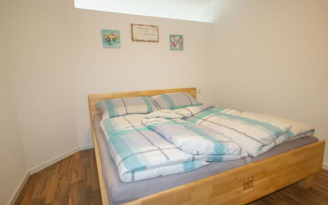 Ötz 150: Chambre, Lit, Meubles, Pièce, Propriété, Cadre De Lit, Sol, Drap De Lit, Literie, Matelas