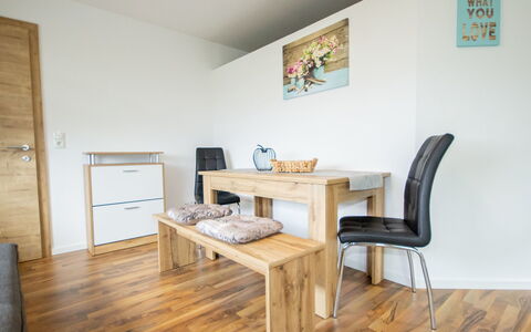 Ötz 150: Pièce, Meubles, Propriété, Sol, Design Intérieur, Parquet, Dur, Table, Bâtiment, Maison
