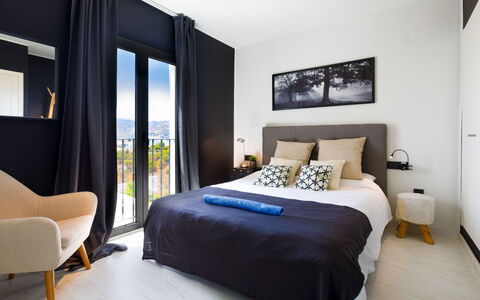 Creativo: Chambre, Meubles, Lit, Pièce, Design Intérieur, Propriété, Drap De Lit, Literie, Cadre De Lit, Matelas