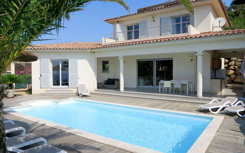 Villa Ottavi: Propriété, Maison, Bâtiment, Piscine, Domicile, Immobilier, Villa, Biens, Vacances, Recours