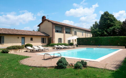 Marina: Propriété, Maison, Bâtiment, Piscine, Immobilier, Domicile, Zone Résidentielle, Biens, Arrière-Cour, Villa