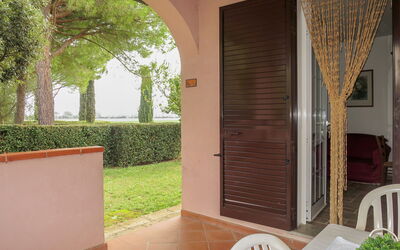 Il Girasole (Cst241) 617.2: Propriété, Bâtiment, Immobilier, Pièce, Porte, Maison, Design Intérieur, Domicile, Architecture, Fenêtre