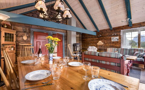 Eiketun: Meubles, Design Intérieur, Bois, Plafond, Sol, Table, Luminaire, Sol, Salle À Manger, Table Cuisine Et Salle A Manger