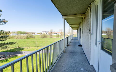 De Haan 311: Appartement, Pelouse, Ombre, Biens, Balcon, Aménagement Paysager, Cour, Passerelle, Clôture, Porche