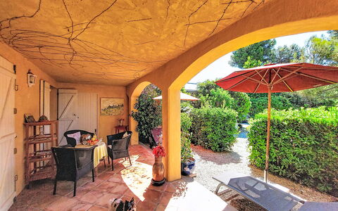 Villa Vivaris (Ven111): Piscine, Recours, Domicile, Eco Hôtel, Biens, Patio, Villa, Cour, Conception, Mobilier De Jardin