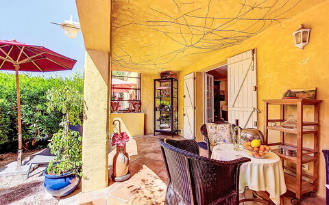 Villa Vivaris (Ven111): Piscine, Recours, Domicile, Eco Hôtel, Biens, Patio, Villa, Cour, Conception, Mobilier De Jardin