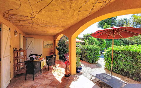 Villa Vivaris (Ven111): Piscine, Recours, Domicile, Eco Hôtel, Biens, Patio, Villa, Cour, Conception, Mobilier De Jardin