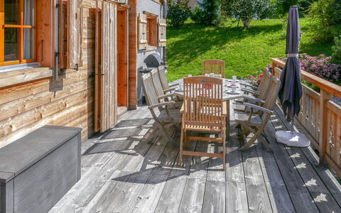 Nendaz 635: Bâtiment, Fenêtre, Plante, Surface De La Route, Chaise, Bois, Arbre, Maison, Sol, Porche