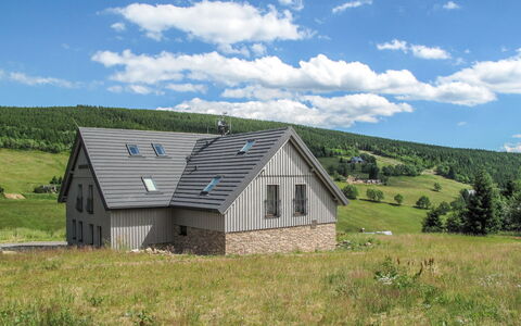 Na Pomezkách: Ciel, Nuage, Plante, Fenêtre, Bâtiment, Maison, Arbre, Paysage Naturel, Lot Terre, Montagnes