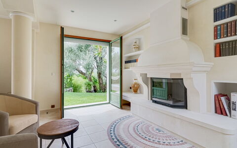 Caliopa: Propriété, Pièce, Design Intérieur, Meubles, Bâtiment, Salon, Maison, Immobilier, Architecture, Domicile