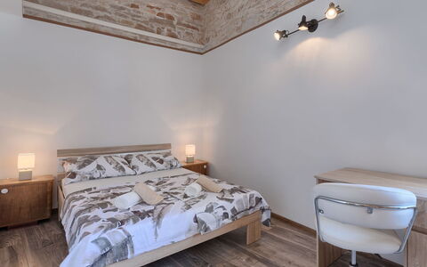 Evelina: Chambre, Meubles, Pièce, Propriété, Lit, Mur, Cadre De Lit, Drap De Lit, Design Intérieur, Literie