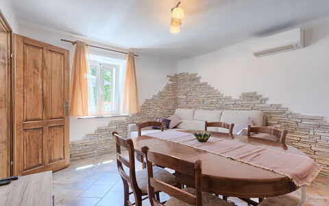 Evelina: Pièce, Propriété, Meubles, Design Intérieur, Bâtiment, Table, Salle À Manger, Immobilier, Sol, Plafond