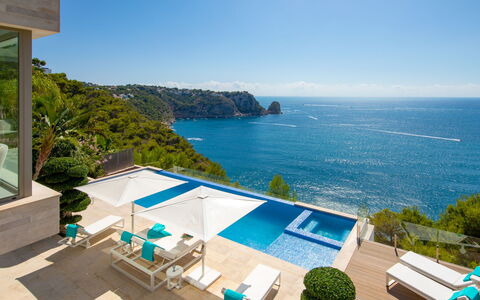 Emma on the Roc: Propriété, Maison, Bâtiment, Piscine, Immobilier, Bleu Azur, Ciel, Villa, Vacances, Appartement