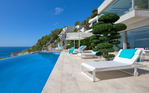 Emma on the Roc: Propriété, Piscine, Immobilier, Bâtiment, Vacances, Maison, Recours, Bleu Azur, Villa, Architecture