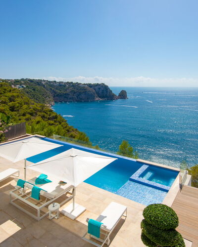 Emma on the Roc: Propriété, Maison, Bâtiment, Piscine, Immobilier, Bleu Azur, Ciel, Villa, Vacances, Appartement