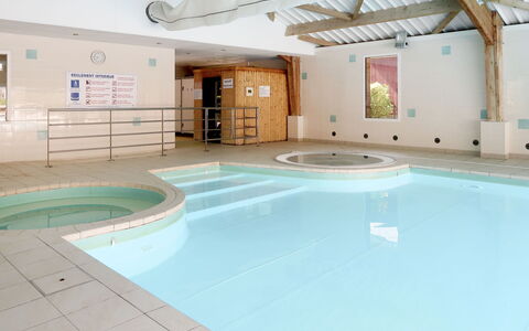 Cancale 648: Propriété, Piscine, Table, L'Eau, Bâtiment, Bleu Azur, Éclairage, Architecture, Sol, Design Intérieur