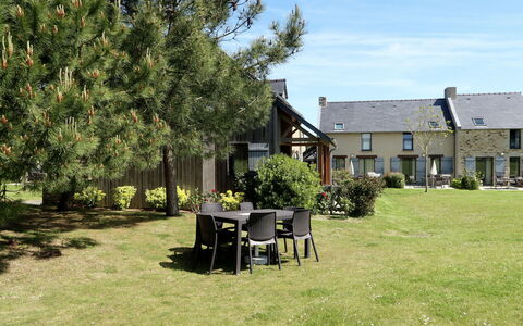 Cancale 648: Propriété, Maison, Domicile, Cour, Pelouse, Immobilier, Chalet, Herbe, Arbre, Jardin