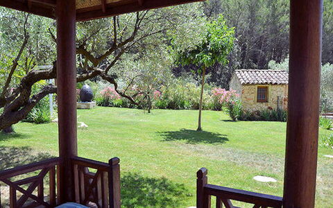 L'Oliveraie: Propriété, Pièce, Arbre, Maison, Domicile, Herbe, Botanique, Immobilier, Cour, Porche