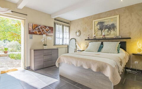 L'Oliveraie: Meubles, Design Intérieur, Sol, Sol, Chambre, Plafond, Bois, Lit, Pièce, Éclairage
