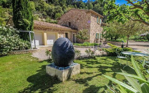 L'Oliveraie: Plante, Communauté Des Plantes, Ciel, Bâtiment, Paysage Naturel, Arbre, Lot Terre, Végétation, Maison, Herbe