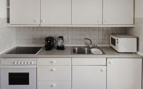Den Osse: Comptoir, Cuisine, Cabinetry, Évier, Pièce, Evier, Propriété, Meubles, Cuisinière, Appareil De Cuisine