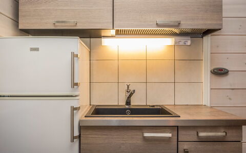 Pertunmaa 603: Appareil De Cuisine, Cuisine, Comptoir, Cabinetry, Principaux Appliance, Meubles, Bois, Design Intérieur, Sol, Électroménager