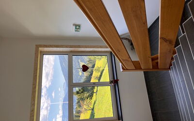 Schladming 620: Fenêtre, Jour, Bâtiment, Bois, Design Intérieur, Ombre, Ligne, Matériel De La Propriété, Immobilier