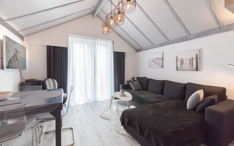 Logement:&nbsp;La Bella Vita Parking and Shared Pool 230.5