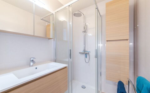 De Haan 230: Salle De Bains, Pièce, Propriété, Bâtiment, Architecture, Design Intérieur, Maison, Immobilier, Suite, Robinet