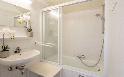 Logement:&nbsp;Dina with Parking and Shared Pool 230.3