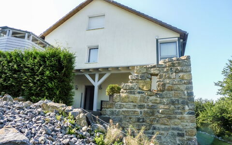 Lügde 100: Plante, Ciel, Bâtiment, Propriété, Fenêtre, Maison, Lot Terre, Végétation, Chalet, Herbe