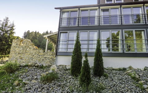 Lügde 100: Propriété, Maison, Végétation, Bâtiment, Architecture, Mur, Domicile, Chalet, Immobilier, Façade