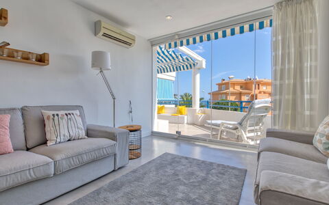 La Senia: Propriété, Pièce, Meubles, Salon, Design Intérieur, Bleu, Bâtiment, Immobilier, Sol, Jaune