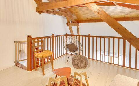 Emeuraude: Propriété, Bâtiment, Bois, Design Intérieur, Sol, Tache De Bois, Dur, Sol, Chaise, Porche