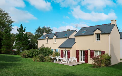 Crozon-Morgat 642: Nuage, Plante, Ciel, Bâtiment, Fenêtre, Porte, Arbre, Lot Terre, Maison, Herbe