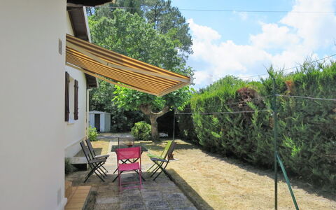 Les Hirondelles: Propriété, Immobilier, Maison, Bâtiment, Arrière-Cour, Cour, Patio, Domicile, Cour, Pièce