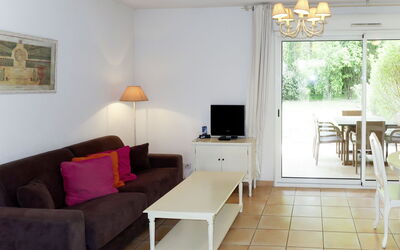 Les Bastides des Chaumettes 601.1: Pièce, Salon, Propriété, Meubles, Design Intérieur, Sol, Bâtiment, Table, Mur, Plafond