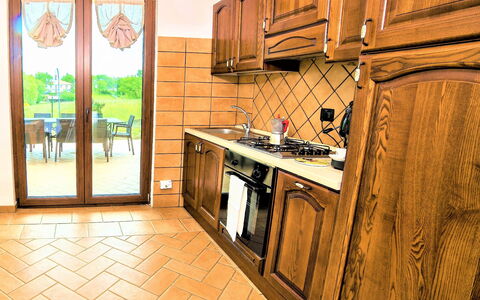 I Gigli di Montefiascone: Cuisine, Sol, Bois, Design Intérieur, Sol, Comptoir, Meubles, Principaux Appliance, Cabinetry, Appareil De Cuisine