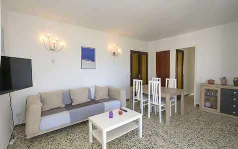 Costa Playa: Pièce, Propriété, Meubles, Salon, Design Intérieur, Bâtiment, Immobilier, Sol, Maison, Table