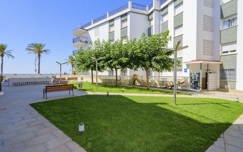 Costa Playa: Propriété, Zone Résidentielle, Vert, Herbe, Bâtiment, Condominium, Architecture, Immobilier, Jour, Design Urbain