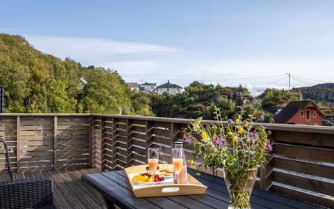 Langevåg 604: Nuage, Fleur, Ciel, Plante, Propriété, Pot De Fleur, Meubles, Table, Bâtiment, Mobilier De Jardin